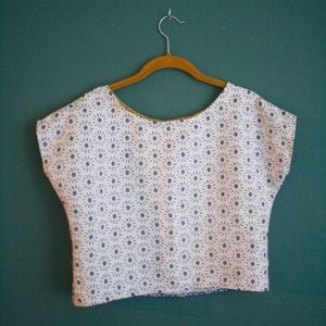 Vintage Reversible Crop Top 🌸